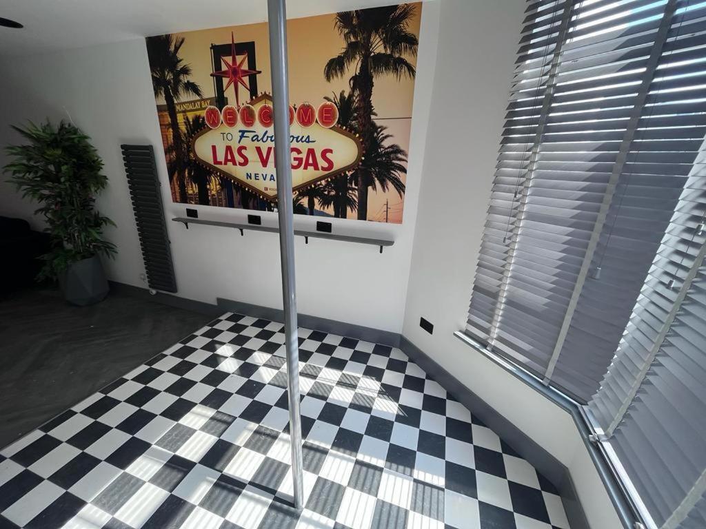 The White House Vegas Suites Blackpool Bagian luar foto