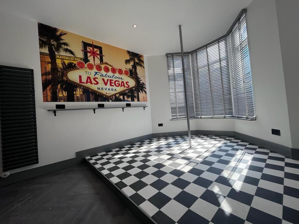 The White House Vegas Suites Blackpool Bagian luar foto