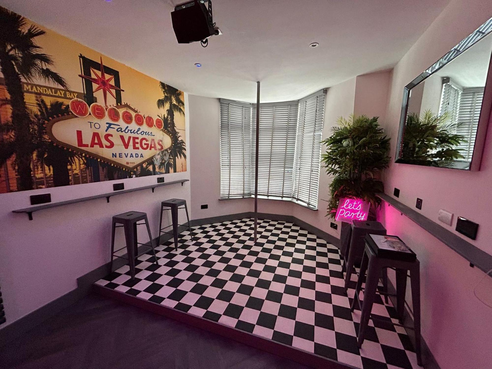 The White House Vegas Suites Blackpool Bagian luar foto