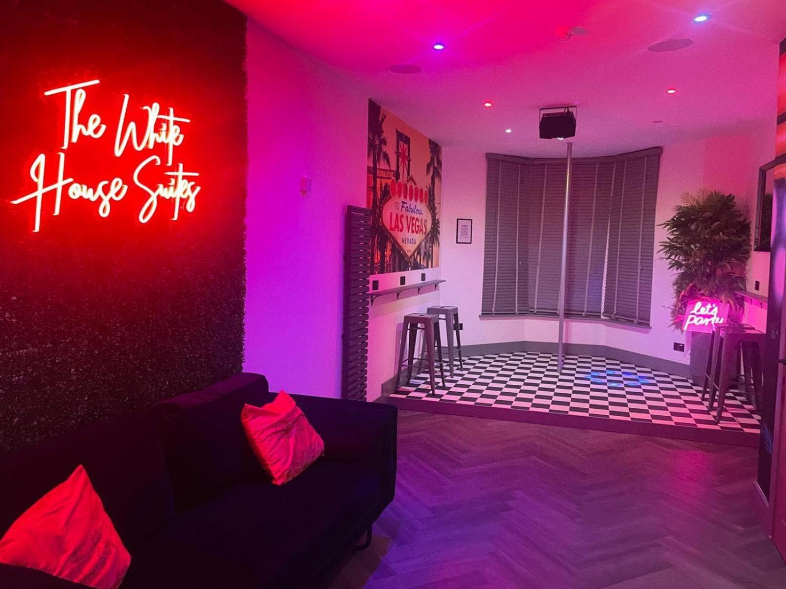 The White House Vegas Suites Blackpool Bagian luar foto