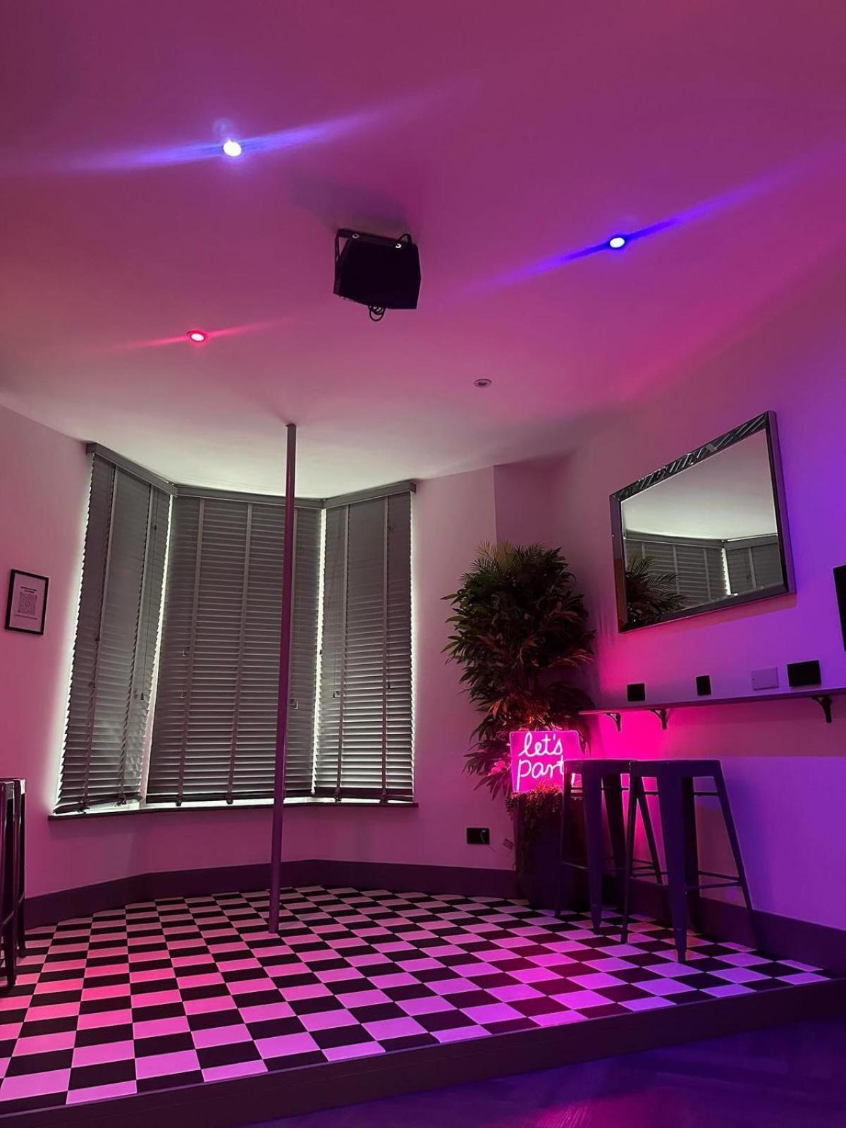 The White House Vegas Suites Blackpool Bagian luar foto