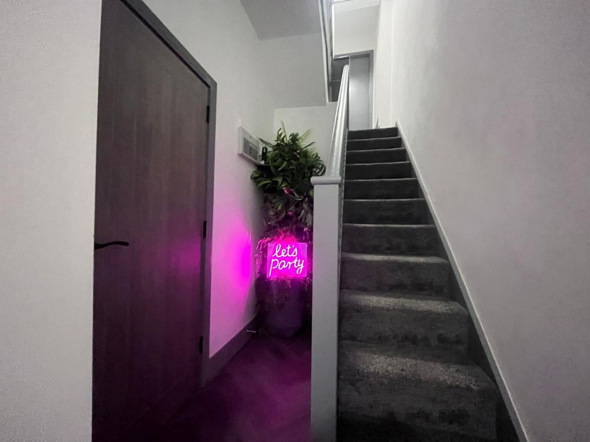 The White House Vegas Suites Blackpool Bagian luar foto