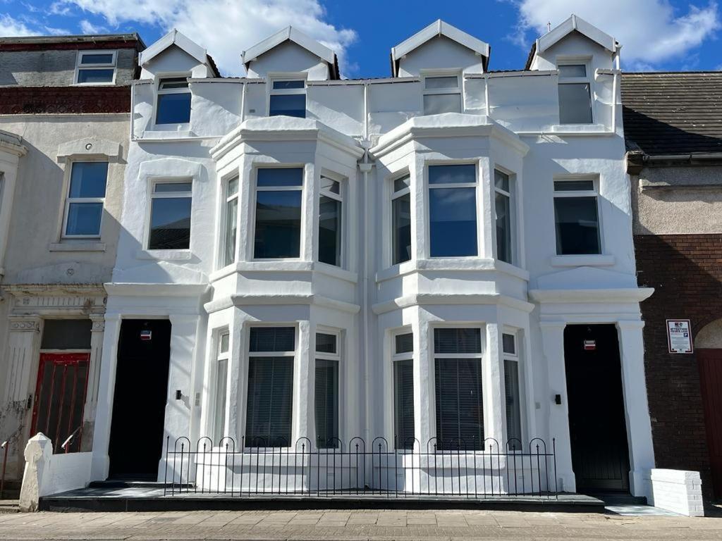 The White House Vegas Suites Blackpool Bagian luar foto